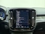 Volvo XC40 Extended Range Plus / Nubuck / Trekhaak / Getint glas / Keyless / Metallic Lak / Stoel + Stuurw. Verwarming / Adapt. Cruise / BLIS / 19" + All Season / PDC + Camera / Draadl. Oplader /