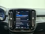 Volvo XC40 Extended Range Plus / Nubuck / Trekhaak / Getint glas / Keyless / Metallic Lak / Stoel + Stuurw. Verwarming / Adapt. Cruise / BLIS / 19" + All Season / PDC + Camera / Draadl. Oplader /