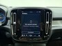 Volvo XC40 Extended Range Plus / Nubuck / Trekhaak / Getint glas / Keyless / Metallic Lak / Stoel + Stuurw. Verwarming / Adapt. Cruise / BLIS / 19" + All Season / PDC + Camera / Draadl. Oplader /
