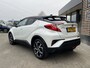 Toyota C-HR 1.8 Hybrid Bi-Tone | All Seasons | Trekhaak | Parkeersensoren