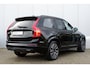 Volvo XC90 T8 AWD Ultra Dark | Verwarmde, Geventileerde en Masserende Voorstoelen | Luchtvering | Panoramisch Schuif-/Kanteldak | Semi-Elektrische Trekhaak | 360º Camera | 4-Zone Climate Control | Gelamineerd en Getint Glas Achter| Bowers & Wilkins |