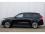 Volvo XC90 T8 AWD Ultra Dark | Verwarmde, Geventileerde en Masserende Voorstoelen | Luchtvering | Panoramisch Schuif-/Kanteldak | Semi-Elektrische Trekhaak | 360º Camera | 4-Zone Climate Control | Gelamineerd en Getint Glas Achter| Bowers & Wilkins |