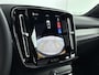Volvo EX40 Extended Range Plus Black Ed. 82 kWh | Panoramadak | Stoel + Stuurverwarming | Elektrische achterklep | Warmtepomp | Apple Carplay - Android Auto |