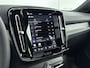Volvo EX40 Extended Range Plus Black Ed. 82 kWh | Panoramadak | Stoel + Stuurverwarming | Elektrische achterklep | Warmtepomp | Apple Carplay - Android Auto |