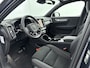 Volvo EX40 Extended Range Plus Black Ed. 82 kWh | Panoramadak | Stoel + Stuurverwarming | Elektrische achterklep | Warmtepomp | Apple Carplay - Android Auto |