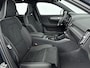 Volvo EX40 Extended Range Plus Black Ed. 82 kWh | Panoramadak | Stoel + Stuurverwarming | Elektrische achterklep | Warmtepomp | Apple Carplay - Android Auto |