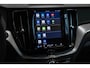 Volvo XC60 T8 Plug-in hybrid AWD Plus Bright | 1ste Eigenaar | Adaptive Cruise Control | Semi-Electrische wegklapbare trekhaak | 360° Parkeercamera | BLIS | Harman Kardon Premium Audio | Parkeerverwarming | Dealeronderhouden