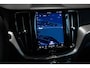 Volvo XC60 T8 Plug-in hybrid AWD Plus Bright | 1ste Eigenaar | Adaptive Cruise Control | Semi-Electrische wegklapbare trekhaak | 360° Parkeercamera | BLIS | Harman Kardon Premium Audio | Parkeerverwarming | Dealeronderhouden