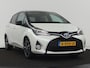 Toyota Yaris 1.5 Hybrid Dynamic Bi-Tone | Automaat | Camera | Sportonderstel | Cruise Control | Keyless entry | Navigatie | LMV 16