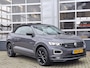Volkswagen T-Roc Cabrio 1.5 TSI R-Line | Navigatie/Android/Apple Carplay | LM Velgen 17" | Voorstoelen/Stuurwiel Verwarmd | Cruise Control | Achteruitrijcamera | Airco |