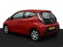 Toyota Aygo 1.0 VVT-i x-play | Airco | Parkeercamera | Lage kilometerstand | Groot media scherm |