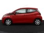 Toyota Aygo 1.0 VVT-i x-play | Airco | Parkeercamera | Lage kilometerstand | Groot media scherm |