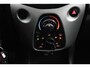 Toyota Aygo 1.0 VVT-i x-play | Airco | Parkeercamera | Lage kilometerstand | Groot media scherm |