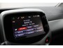 Toyota Aygo 1.0 VVT-i x-play | Airco | Parkeercamera | Lage kilometerstand | Groot media scherm |