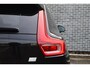 Volvo XC40 Recharge P8 AWD 78 kWh R-Design | Trekhaak | Panoramadak | 360 camera | Warmtepomp | Elektrische stoelverstelling | Adaptive cruise control | Harman Kardon audio | Stoel- en stuurverwarming | Getint glas |