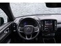 Volvo XC40 Recharge P8 AWD 78 kWh R-Design | Trekhaak | Panoramadak | 360 camera | Warmtepomp | Elektrische stoelverstelling | Adaptive cruise control | Harman Kardon audio | Stoel- en stuurverwarming | Getint glas |