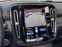 Volvo XC40 1.5 T4 Recharge R-Design / Automaat / NL-Auto / Dealer-Onderhouden / Half-Leder / Pilot-Assist / Open-Panodak / Elektr.-Uitklapbare Trekhaak / Stoel- en Stuurverwarming / Adaptieve Cruise-Control Stop&Go / Climate-Control / Keyless / LED / Dodehoek-Detectie / Apple-Carplay & Android-Auto / Elektr.-Stoelen met Geheugen / Harmann Kardon Audio / DAB Radio-Bluetooth / Navi / Elektr.-Achterklep / PDC V+A / Camera / 20'' LMV / ENZ.