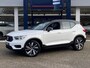 Volvo XC40 1.5 T4 Recharge R-Design / Automaat / NL-Auto / Dealer-Onderhouden / Half-Leder / Pilot-Assist / Open-Panodak / Elektr.-Uitklapbare Trekhaak / Stoel- en Stuurverwarming / Adaptieve Cruise-Control Stop&Go / Climate-Control / Keyless / LED / Dodehoek-Detectie / Apple-Carplay & Android-Auto / Elektr.-Stoelen met Geheugen / Harmann Kardon Audio / DAB Radio-Bluetooth / Navi / Elektr.-Achterklep / PDC V+A / Camera / 20'' LMV / ENZ.