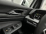 Volkswagen Golf Variant 1.5 eTSI R-Line Business+ / Panoramadak / Navigatie / Camera / Parkeersensoren V+A / App connect / Head-up / 18''LMV