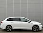 Volkswagen Golf Variant 1.5 eTSI R-Line Business+ / Panoramadak / Navigatie / Camera / Parkeersensoren V+A / App connect / Head-up / 18''LMV