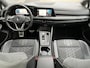 Volkswagen Golf Variant 1.5 eTSI R-Line Business+ / Panoramadak / Navigatie / Camera / Parkeersensoren V+A / App connect / Head-up / 18''LMV