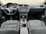 Volkswagen Tiguan 2.0 TSI 4Motion 220pk Highline Business R / R-line Exterieur / Digitaal dashboard / Panoramadak / Navigatie / Camera / Parkeersensoren V+A / Zwenkbare trekhaak /