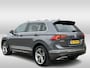 Volkswagen Tiguan 2.0 TSI 4Motion 220pk Highline Business R / R-line Exterieur / Digitaal dashboard / Panoramadak / Navigatie / Camera / Parkeersensoren V+A / Zwenkbare trekhaak /