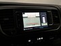 Peugeot Expert 2.0 180 pk Automaat Premium Long | Navigatie | Achteruitrijcamera | Parkeersensoren Voor en Achter | Trekhaak | Zijschuifdeur Rechts | Climate Control | Cruise Control | 17" Lichtmetalen Velgen | Apple Carplay/Android Auto |