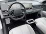 Hyundai Ioniq 5 Lounge 73kWh / Fabrieksgarantie tot 10-2026 / Accu SoH 100 % / Dealer onderhouden / WLTP 451 km / 1.600 kg / Warmtepomp / Navigatie/ HUD / Camera 360° / Stuur-, stoel- & achterbankverwarming / BOSE /Leder / Apple Carplay Android / 20" LM wielen /
