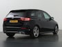 Mercedes-Benz B-klasse 180 Business Solution AMG | Widescreen | Stoelverwarming | Achteruitrijcamera | 18" lichtmetalen velgen |