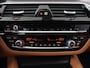 BMW 5-Serie Touring 530e Business Edition Plus | Leder | Stoelverwarming | Live Cockpit | Navigatie | Memory | Camera | Carplay | Cruise Control
