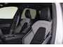 Volvo XC60 2.0 T6 Plug-in hybrid AWD Plus Dark - Panorama/schuifdak - IntelliSafe Assist & Surround - 360º Camera - Harman/Kardon audio - Adaptieve LED koplampen - Verwarmde voorstoelen, stuur & achterbank - Parkeersensoren voor & achter - Elektr. bedienb. voorstoelen met geheugen - Head up display - Draadloze tel. lader - Extra getint glas - 19' LMV