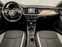 Skoda Kamiq 1.0 TSI Sport (APPLE CARPLAY, CLIMATE, STOELVERWARMING, KEYLESS, SPORTSTOELEN, LED KOPLAMPEN, LM VELGEN, CRUISE, LANE ASSIST, NIEUWSTAAT)