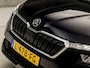 Skoda Kamiq 1.0 TSI Sport (APPLE CARPLAY, CLIMATE, STOELVERWARMING, KEYLESS, SPORTSTOELEN, LED KOPLAMPEN, LM VELGEN, CRUISE, LANE ASSIST, NIEUWSTAAT)