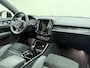 Volvo XC40 T5 262pk Plus Dark / Nubuck / Elektr. verstelbare stoelen / Stoel/- en stuurverwarming / Trekhaak /