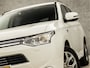 Mitsubishi Outlander 2.0 PHEV Deluxe 203Pk Automaat (SCHUIFDAK, NAVIGATIE, CAMERA, LEDER, ELEK SPORTSTOELEN, TREKHAAK, GETINT GLAS, NIEUWSTAAT)