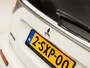 Mitsubishi Outlander 2.0 PHEV Deluxe 203Pk Automaat (SCHUIFDAK, NAVIGATIE, CAMERA, LEDER, ELEK SPORTSTOELEN, TREKHAAK, GETINT GLAS, NIEUWSTAAT)