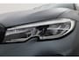BMW 3-Serie 330e High Executive M-sport | Shadow Line | Elek. Trekhaak | Dig. Cockpit | Adapt.Cruise | Nav + CarPlay | Harman Kardon | LED | Stoelverw | Camera+PDC | Elek. klep V