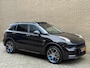 Lynk & Co 01 1.5 PHEV 261pk | Panoramadak | Adaptieve cruise | 360 camera | Lane assist | Afneembare trekhaak | Navigatie | Apple CarPlay | 20 inch LMV | Virtual cockpit | Infinity sound | LED | DAB | Dodehoekdetectie | Elektrische achterklep | Dealeronderhouden
