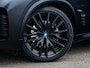 BMW X5 xDrive50e l Trekhaak l M-sport l Schuif-/kantel pano l Adaptive LED l 360 Camera l Harman Kardon l Head-Up l 22" l Matt wrap