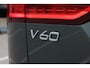 Volvo V60 2.0 T6 Plug-in hybrid AWD Plus Dark Rondomzicht Camera| Semi Electrische trekhaak| Electronic Climate Control | Adaptieve Cruise Control | Parkeersensoren | Rijstrooksensor Met Correctie | Navigatiesysteem | Verwarmbare Voorstoelen | Verwarmbaar Stuurwiel | Keyless Entry |