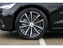 Volvo V60 2.0 T6 Plug-in hybrid AWD Plus Dark Rondomzicht Camera| Semi Electrische trekhaak| Electronic Climate Control | Adaptieve Cruise Control | Parkeersensoren | Rijstrooksensor Met Correctie | Navigatiesysteem | Verwarmbare Voorstoelen | Verwarmbaar Stuurwiel | Keyless Entry |