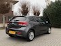 Kia Rio 1.2 (4 cil.), Apple CarPlay, Clima, Cruise Control, Navigatie, Achteruitrijcamera, LM-velgen 15" & all-season banden, Led