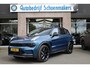 Lynk & Co 01 1.5 MY23! BLACKLINE! ZWARTE-HEMEL ROLHOES MY23 360-CAMERA PANO/SCHUIF INFINITY DAB NAVI CARPLAY STOELVERWARMING ELEK.ACHTERKLEP 20"LMV