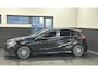Mercedes-Benz A-klasse 180 AMG | Unieke Auto | Sfeerverlichting | Twotone leder | Groot scherm | AMG Uitlaat | alcantara dashboard