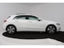 Mercedes-Benz A-klasse 250 e Luxury Line (PANORAMADAK, TREKHAAK, CAMERA, SFEERVERLICHTING, STOELVERWARMING)