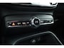 Volvo XC40 1.5 T5 Plug-in hybrid Plus Dark Facelift | Elek. stoelen +  geheugen | H&K Audio | Camera  | Stoel + stuurverw. |