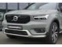 Volvo XC40 Recharge P8 AWD R-Design | Full option | Warmtepomp |Trekhaak | Styling pack | SOH 92% | Stoelverwarming V+A | Schuif/kantel panoramadak | 360° Camera | Stuurverwarming | Harman/Kardon |