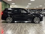 Volvo XC90 T8 AWD Recharge Ultra Black Edition Executive Full Option! | Bowers & Wilkins | Luchtvering | Stoelventilatie | Trekhaak | 360° Camera | Head-Up Display | Stoelmassage | 455pk | Adaptieve Cruise Control | Stoelverwarming voor+achter | Stuurwielverwarming | Schuifdak | 22 Inch | Matrix Full LED Meesturende koplampen | Pilot Assist | BLIS Dode Hoek Detectie | Alcantara hemelbekleding | Lederen handgrepen en zonnekleppen | Elektrische voorstoelen geheugen | Nappa Lederen bekleding | Zitting verlenging voorstoelen | Lederen Dashboard | Gelamineerde/geluidwerende zijruiten | Keyless Drive | Parkeersensoren voor+achter | Privacy Glass | Elektrisch bedienbare achterklep | Geïntegreerde zongordijnen achterportieren | Geïntegreerd kinderzitje achterin | Verlichte instaplijsten | 7-Persoons | 4-Zone Climate Control | DAB Radio | Apple Carplay/Android Auto | Alarm Klasse III | Draadloos telefoon opladen | Volvo On Call met mobiele App functie | Onyx Black Metallic |