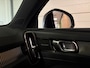 Volvo XC40 T5 Recharge R-Design Trekhaak | Harman Kardon | Adaptieve Cruise Control | Stoelverwarming voor+achter | Stuurwielverwarming | Parkeercamera | Full LED Meesturende koplampen | Pilot Assist | BLIS Dode Hoek Detectie | Leder/Alcantara R-Design stoelen met wit stiksel en bies | Zitting verlenging voorstoelen | 19 Inch | Keyless Drive | Parkeersensoren voor+achter | Privacy Glass | Elektrisch bedienbare achterklep | Breedstralers in voorbumper | Climate Control L+R | DAB Radio | Apple Carplay/Android Auto | Draadloos telefoon opladen | Crystal White Metallic |